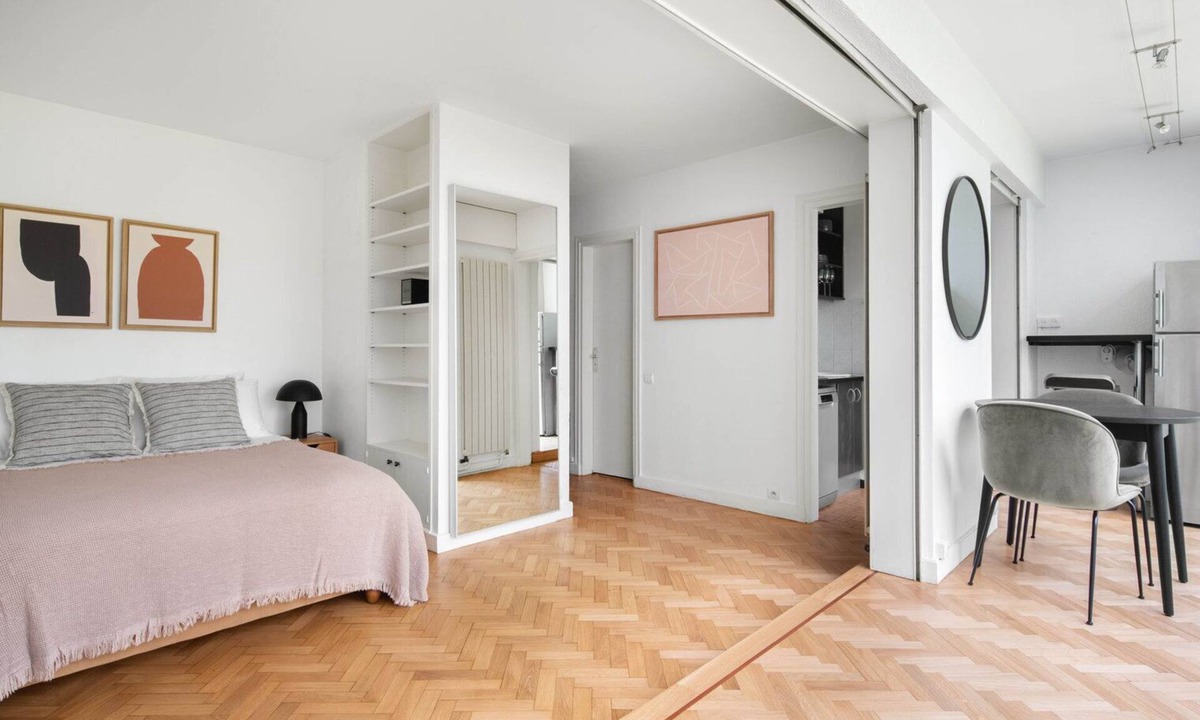Notre-Dame-des-Champs Apartment | Blueground | Saint Placide, near furnished