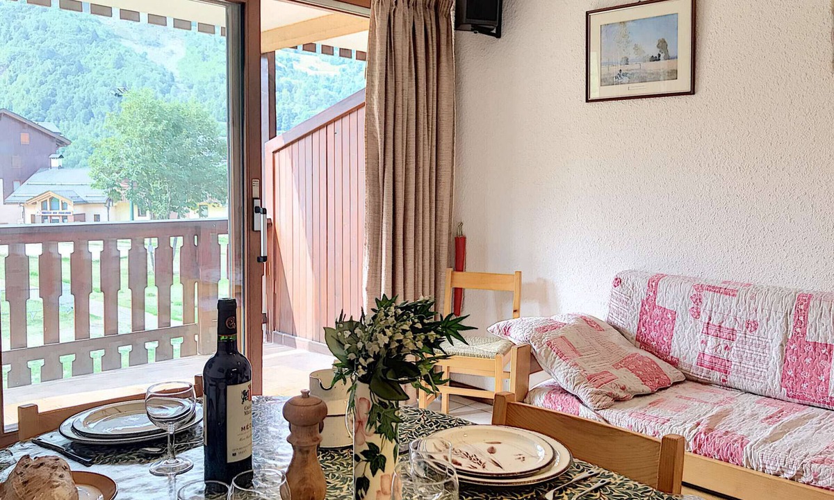 Saint-Martin-de-Belleville Apartment | Bright apartment for 6, ski-in/ski-out, south terrace