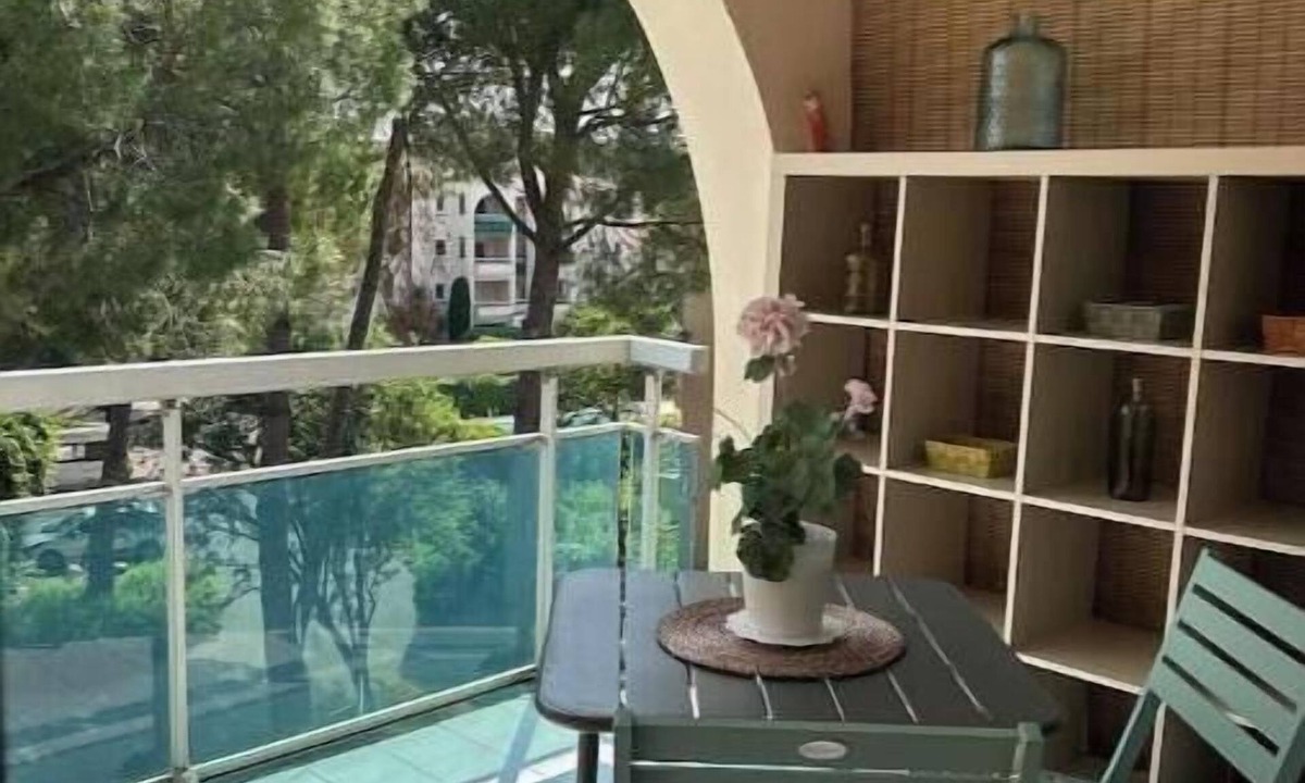 Antigone Apartment | Bright apartment with pool, terrace and parking near the Beaux-Arts