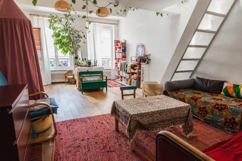Belleville Apartment | Bright atypical duplex in Menilmontant