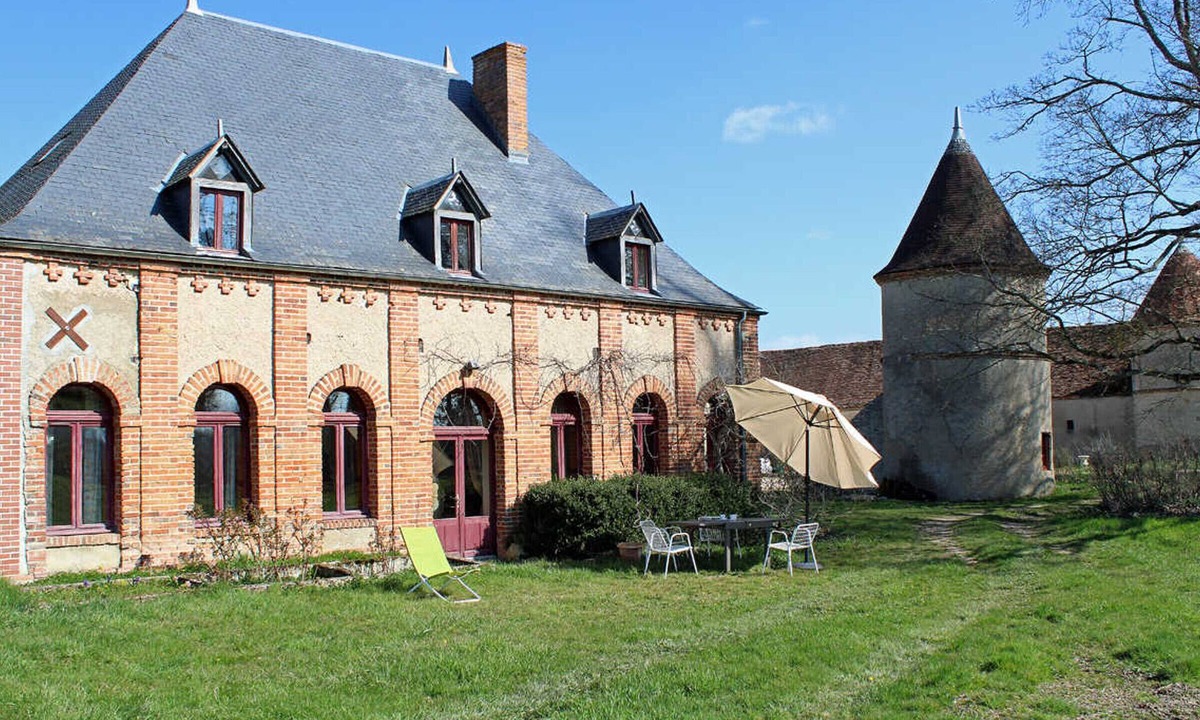 Trezelles Cottage | Bright cottage in old orangery with garden and BBQ