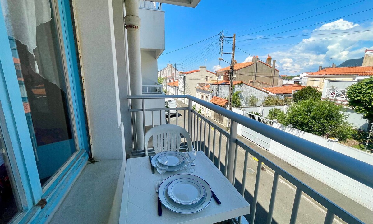 Les Sables d'Olonne Apartment | Bright Studio Near Beach & Market, Balcony & Parking