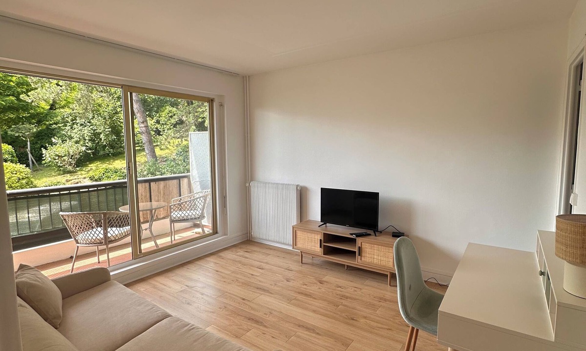 Fontenay-aux-Roses Apartment | Bright studio near Paris