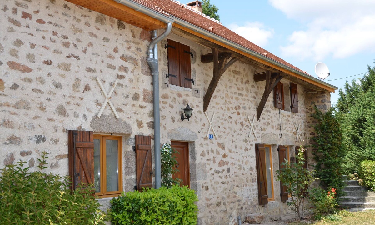 Saint-Martin-du-Puy Cottage | Burgundy traditional cottage with a vast flower garden to enjoy nature & calm