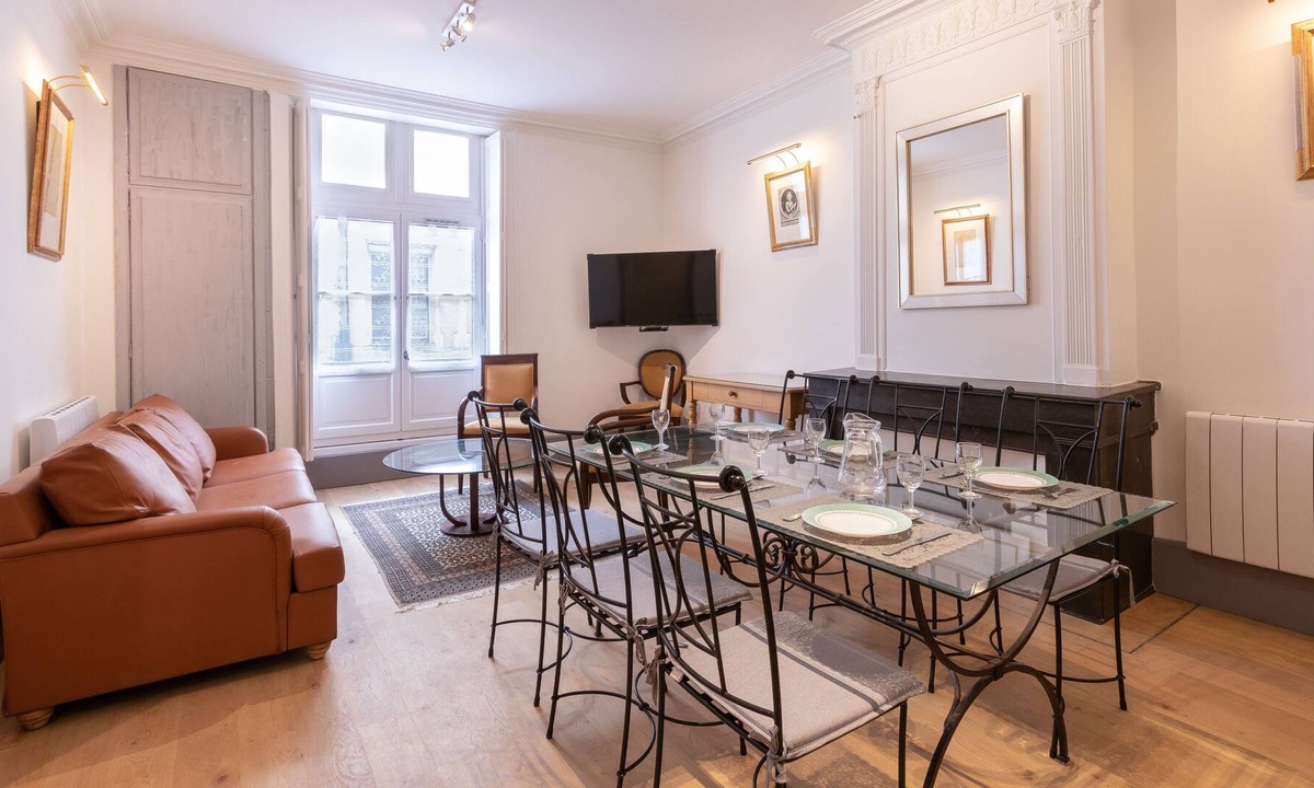 Tournus Apartment | Cabana & Le Grand Joyau Tournusien