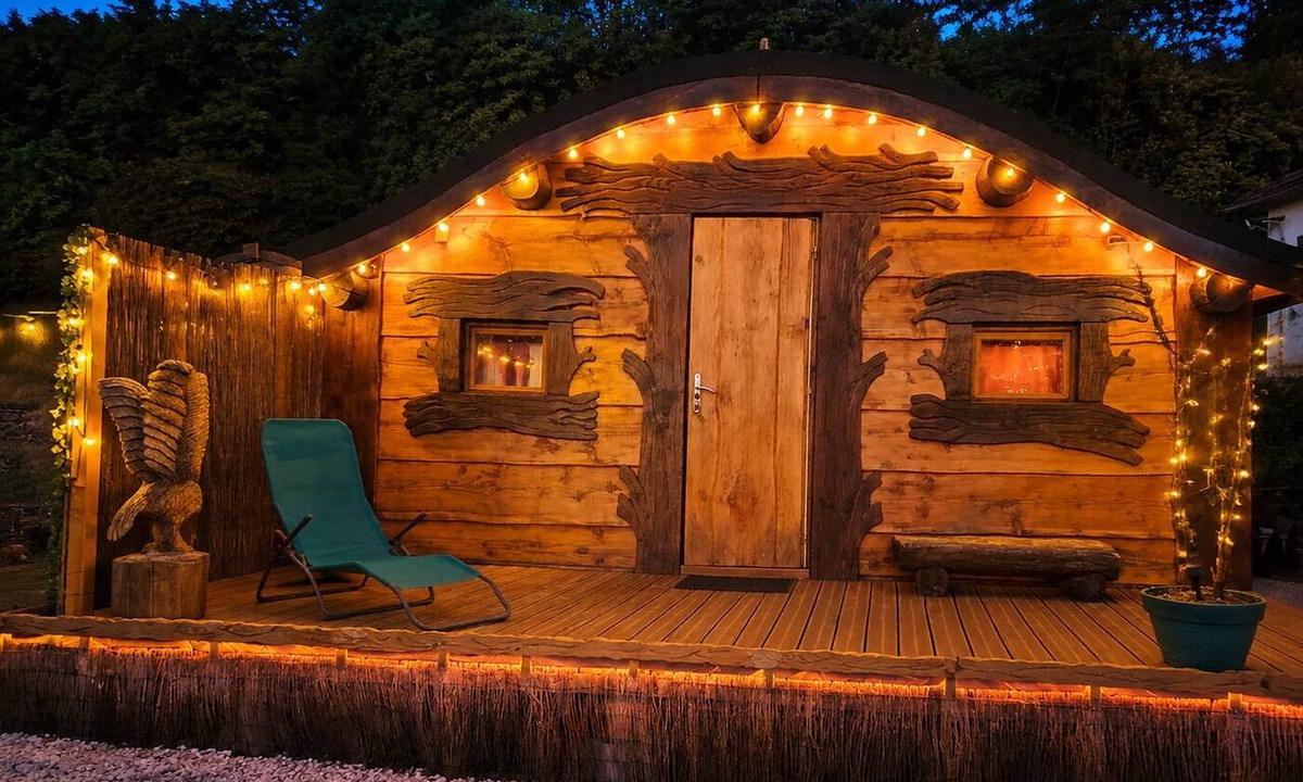 Amoncourt Cabin | Cabane Féeriques D'amoncourt