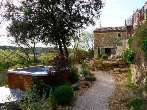 La Roque-sur-Pernes Apartment | Cabanon des Secrets - Les Cabanes de Provence