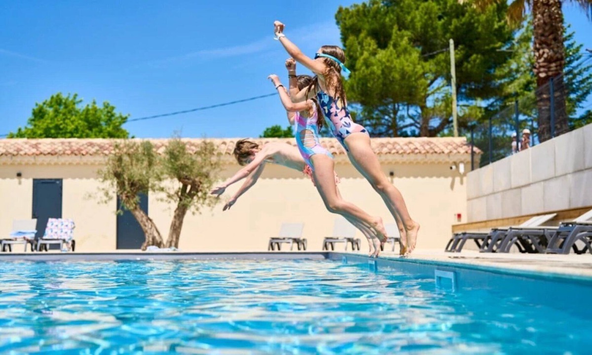 Malemort-du-Comtat House | Camping 3 étoiles - Piscine - ccbegfd