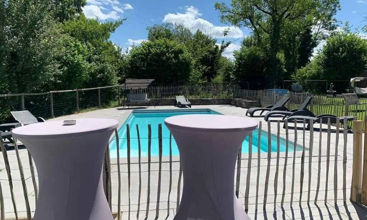 Arc-et-Senans House | Camping 3 étoiles - Piscine - ccbgbdh