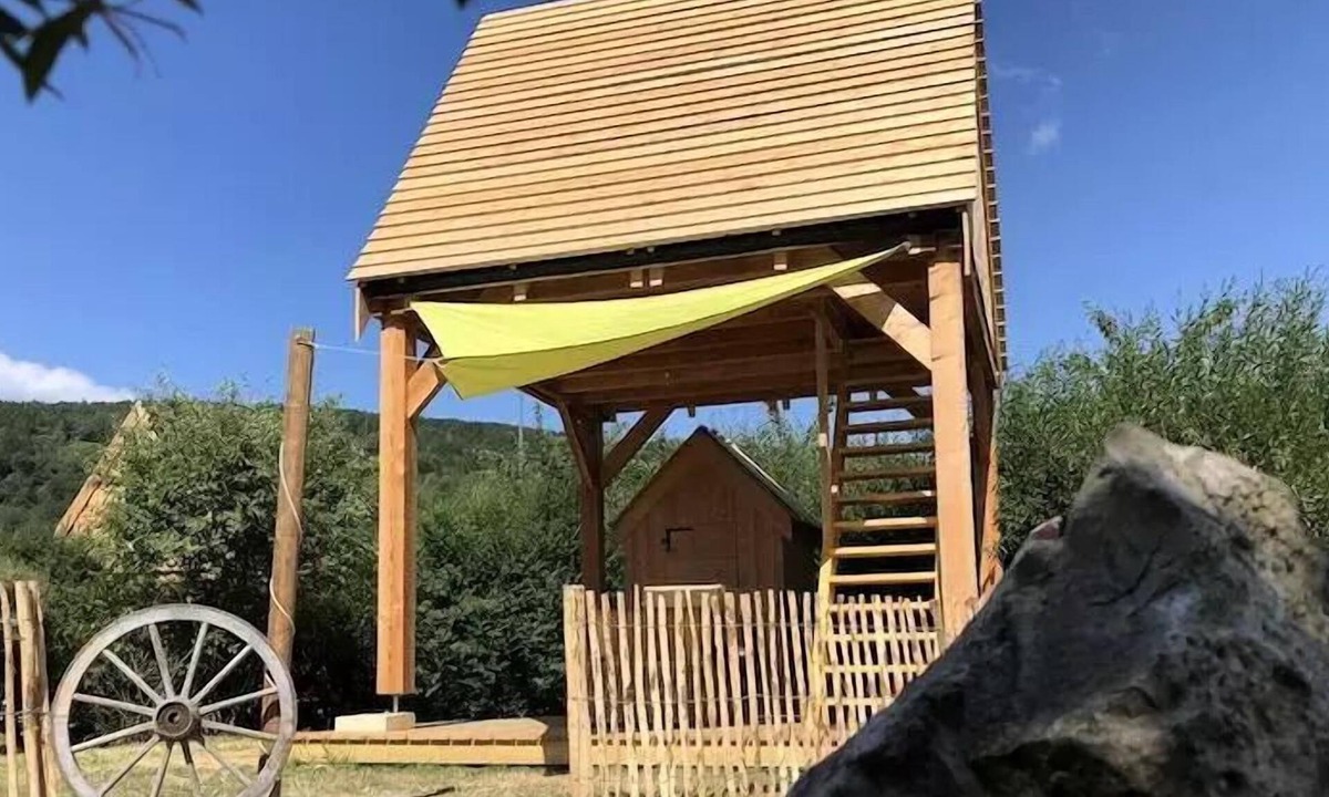 Ornans House | Camping Ecologique la Roche d'Ully* - Cabin on stilts Le Grenier Philibert 1 room 4 people
