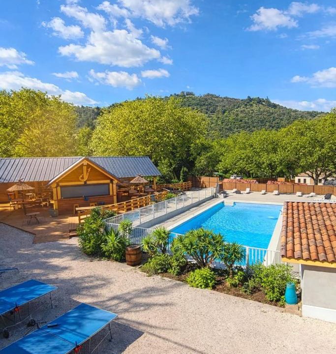 Tournon-sur-Rhone Hotel | Camping Hôtel Maui