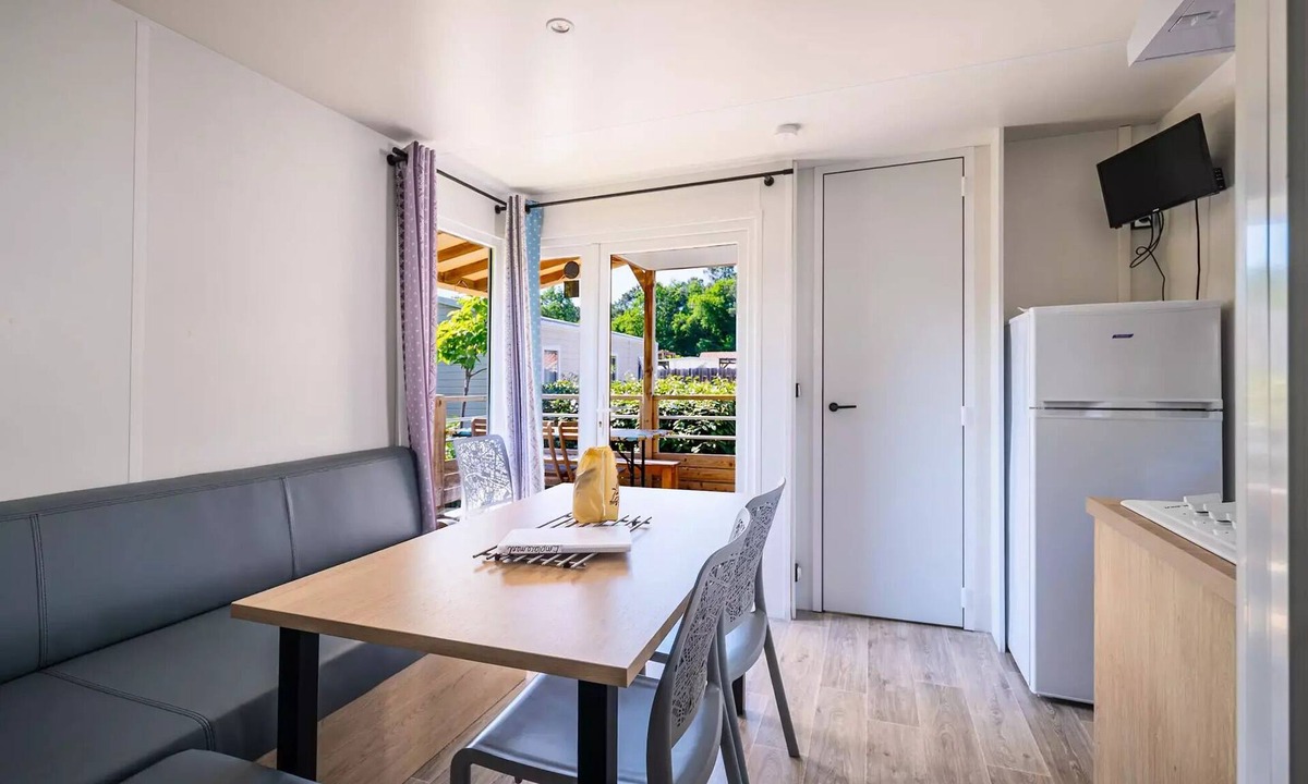 Saint-Laurent-de-Medoc House | Camping Le Paradis * - Mobile Home Ancolie 4 Rooms 5 People + TV