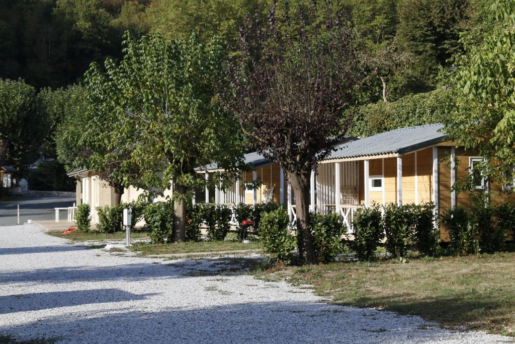 Lacaze Other | Camping Le Jardin - chalets, bungalows et emplacements nus pour des vacances nature le long de la rivière le Gijou