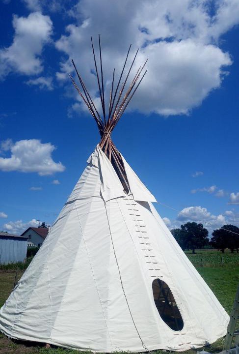 Oussieres Other | Camping sauvage à la ferme dans un tipi de 8 à 15 personnes