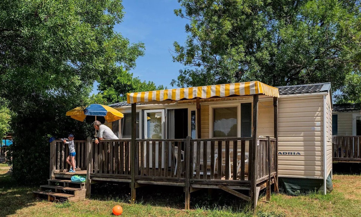 Clairvaux-les-Lacs House | Campsite Le Fayolan* - Mobile home Comfort 4 rooms 6 people air-conditioned