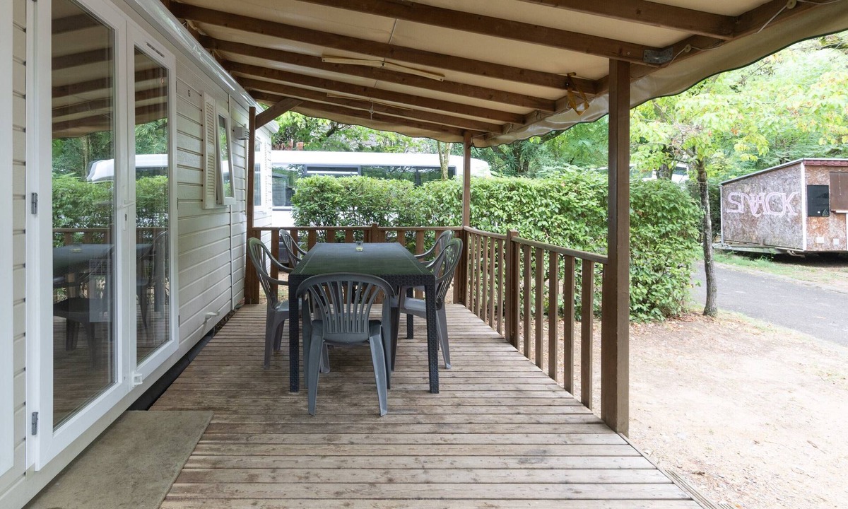 Vallon-Pont-d'Arc RV Rental | Caravan 'Midi - Mobil Home 6-8 Pers' with Shared Terrace and Shared Garden