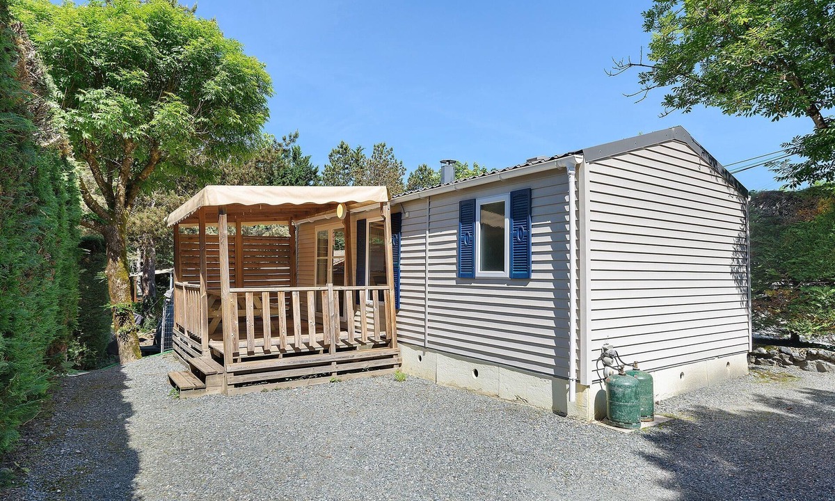 Vaulnaveys-le-Bas RV Rental | Caravan “Mobil Home Lodge 77 No. 27” with Shared Pool