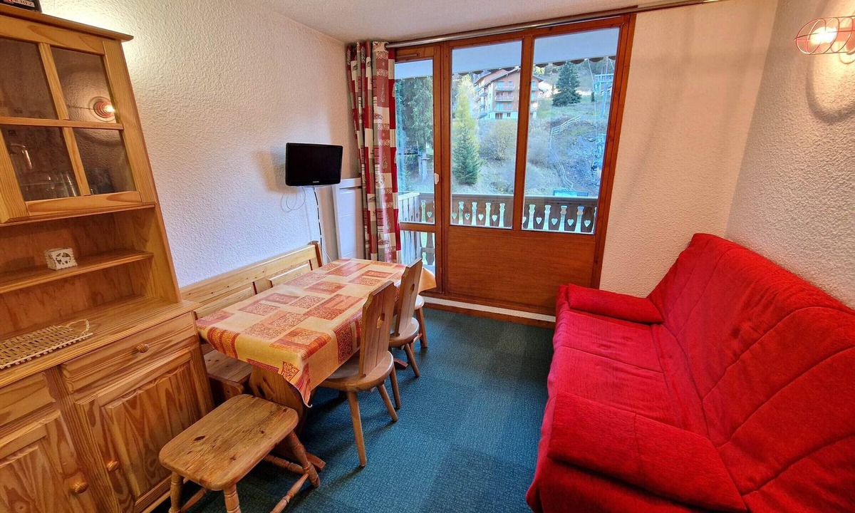 Valfrejus Apartment | Central Studio for 4 with Balcony, Mountain Views, and Easy Slope Access