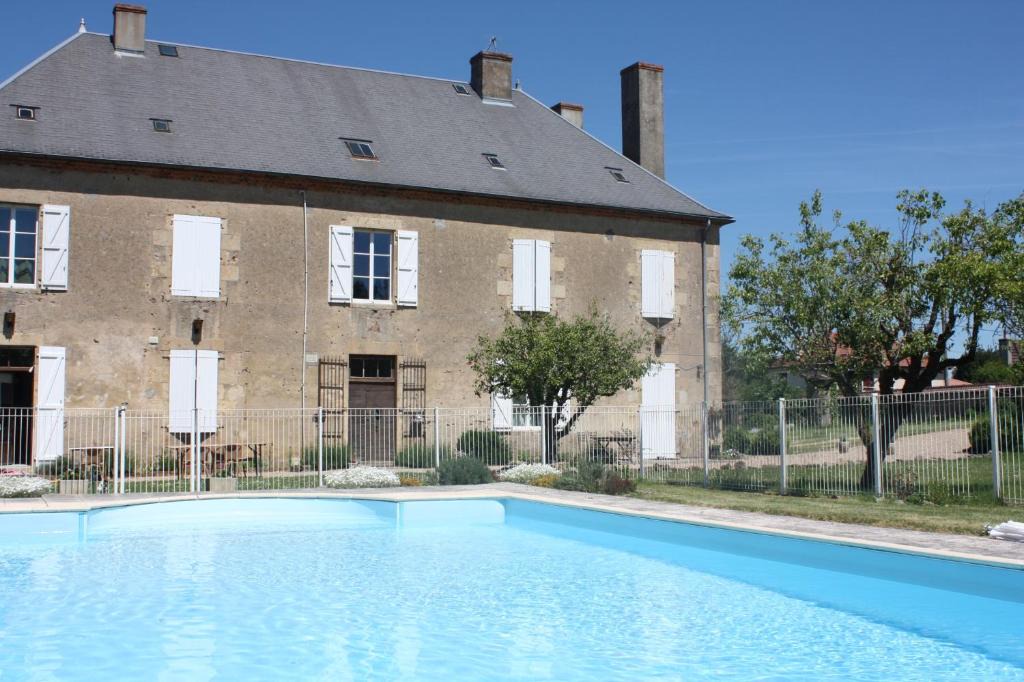 Fours Bed & Breakfast | Château Latour - B&B, Pool, Parking, Dinner pre-bookable