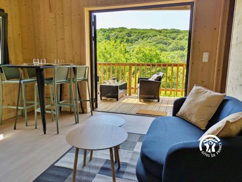 Saint-Berthevin House | Chalet 26 Le Berthevin, Camping de Coupeau, 4 personnes