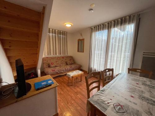 Saint-Etienne-en-Devoluy Ski Chalet | Chalet 3 Pièces 6 Pers. avec Terrasse à SuperDévoluy - FR-1-504-450