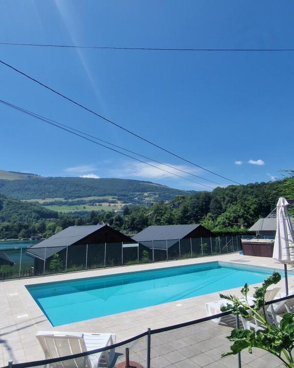 Laffrey Apartment | Chalet avec piscine et accès au lac
