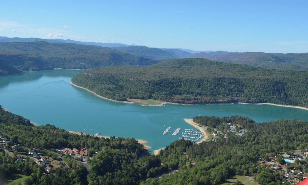 Charchilla Ski Chalet | Chalet Avec vue Magnifique sur le lac de Vouglans