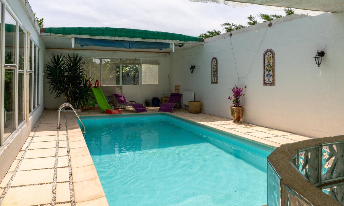 Venasque Ski Chalet | Chalet Clos des Fontaines with panoramic views and swimming pool in the heart of Vaucluse