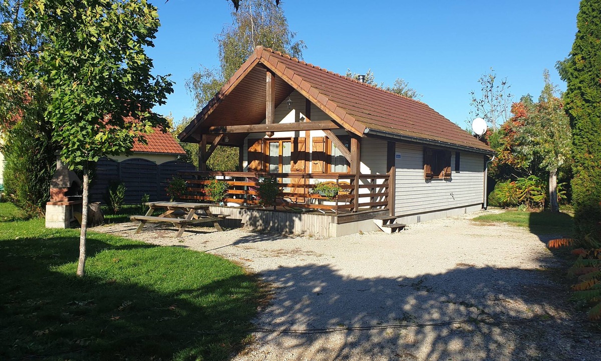 Doucier Ski Chalet | Chalet-Comfort-Wet room-Garden view-clévacances 3 clés