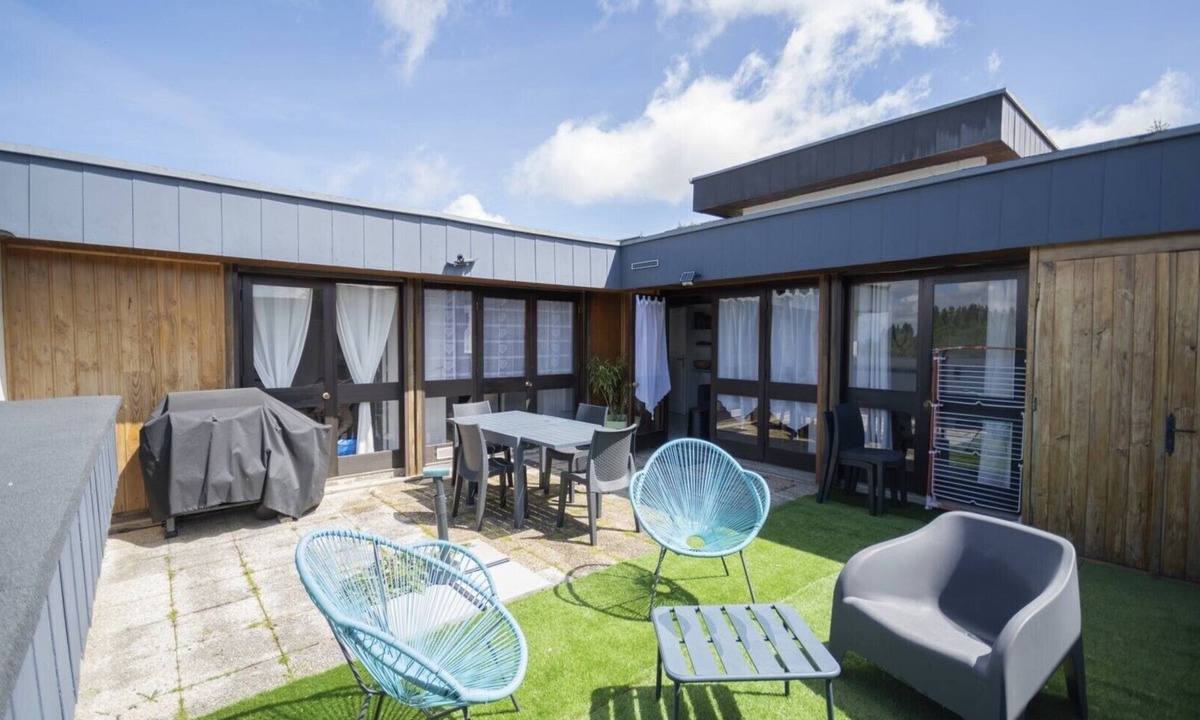 Vernet-la-Varenne House | Chalet Cottage 50 m from Lake with View, Private Terrace, and Wi-Fi