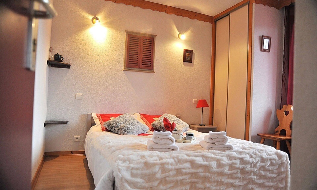 Feissons-sur-Salins Cottage | CHALET DE LA YODINE - GITE 27 PEOPLE IN SAVOIE - TARENTAISE VANOISE bedroom 4