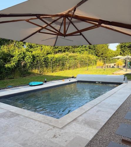 Montret Ski Chalet | Chalet en bois indépendant, terrasse et accès piscine