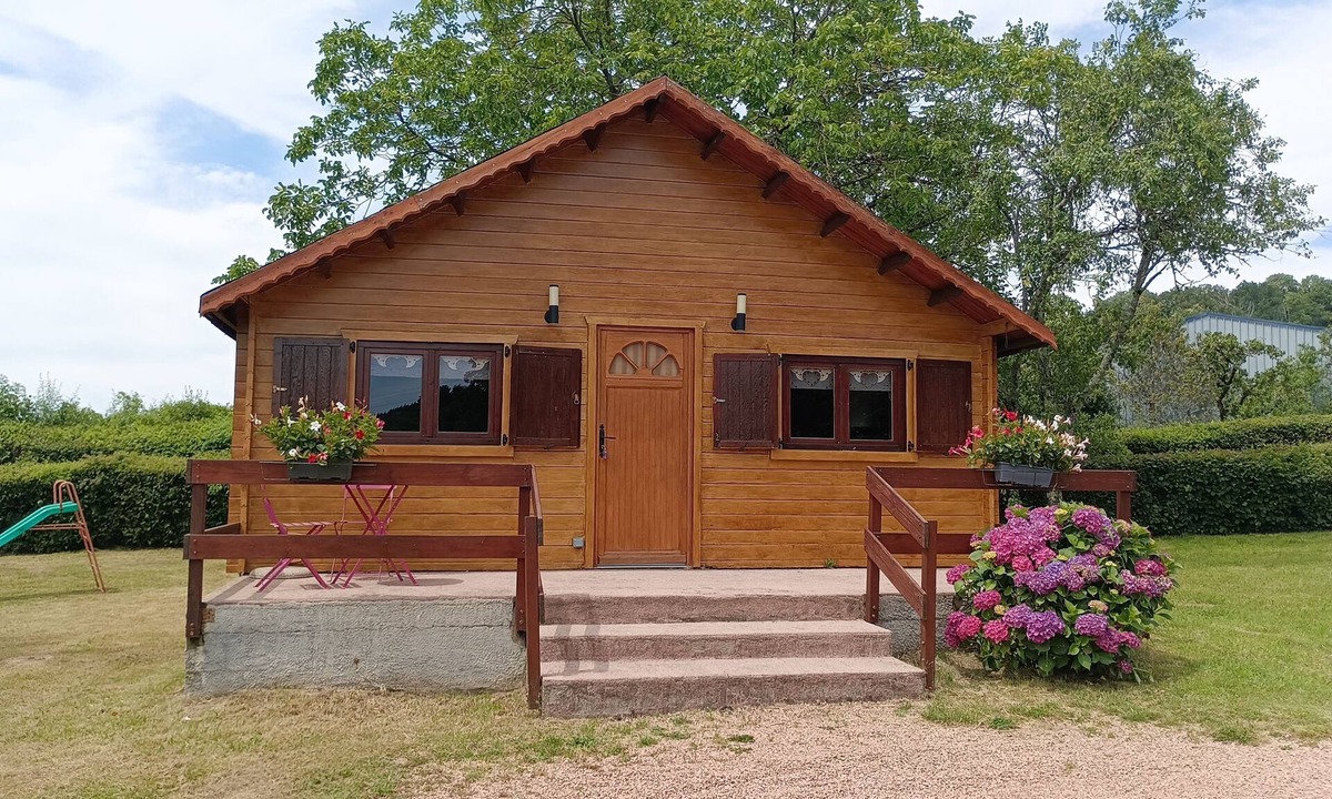 Saint-Leger-de-Fougeret Ski Chalet | Chalet des Michots