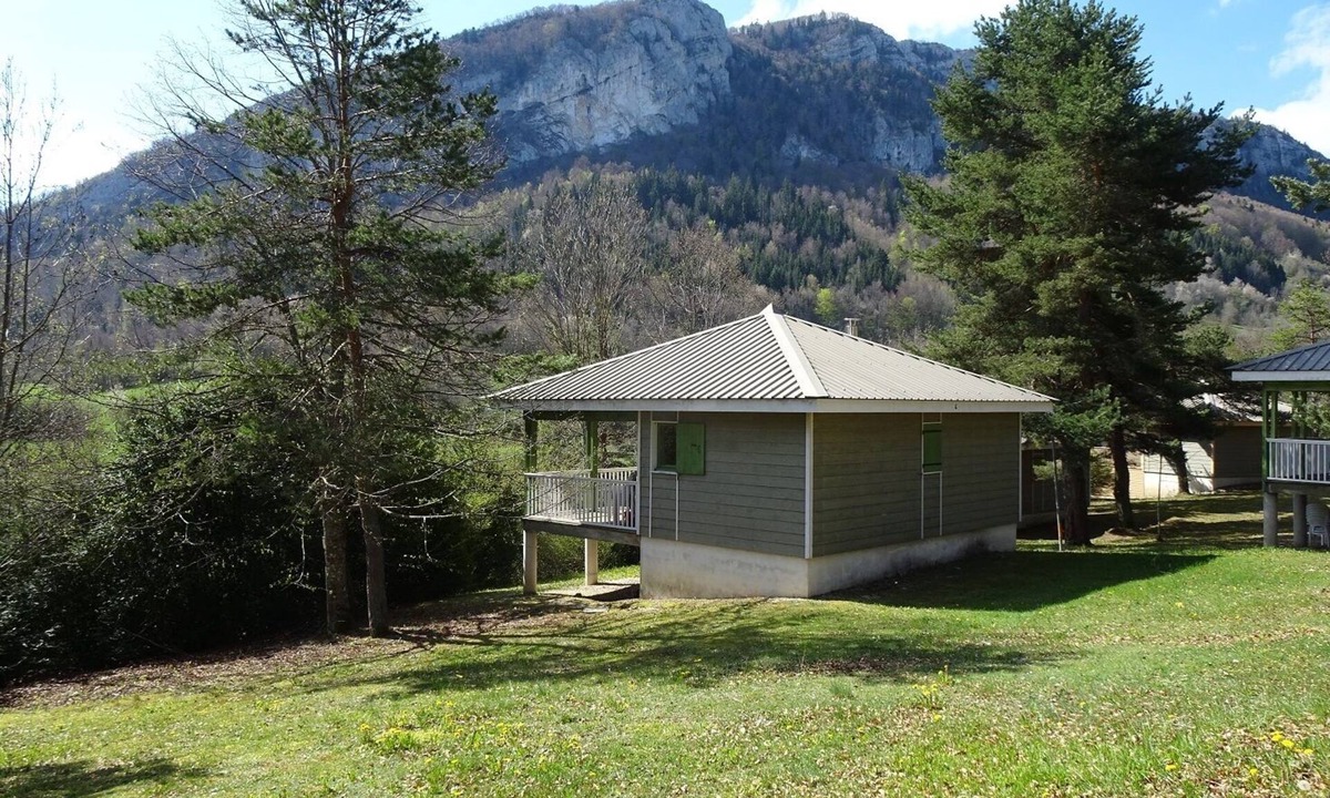 La Chapelle-en-Vercors Ski Chalet | Chalet in a quiet wooded area 10 minutes from the village. Mountain view