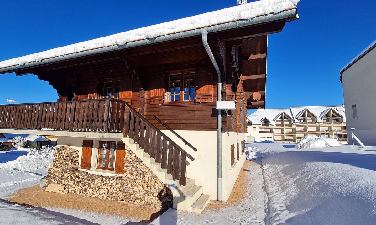 Premanon Ski Chalet | Chalet ideally located on the resort of Les Rousses.