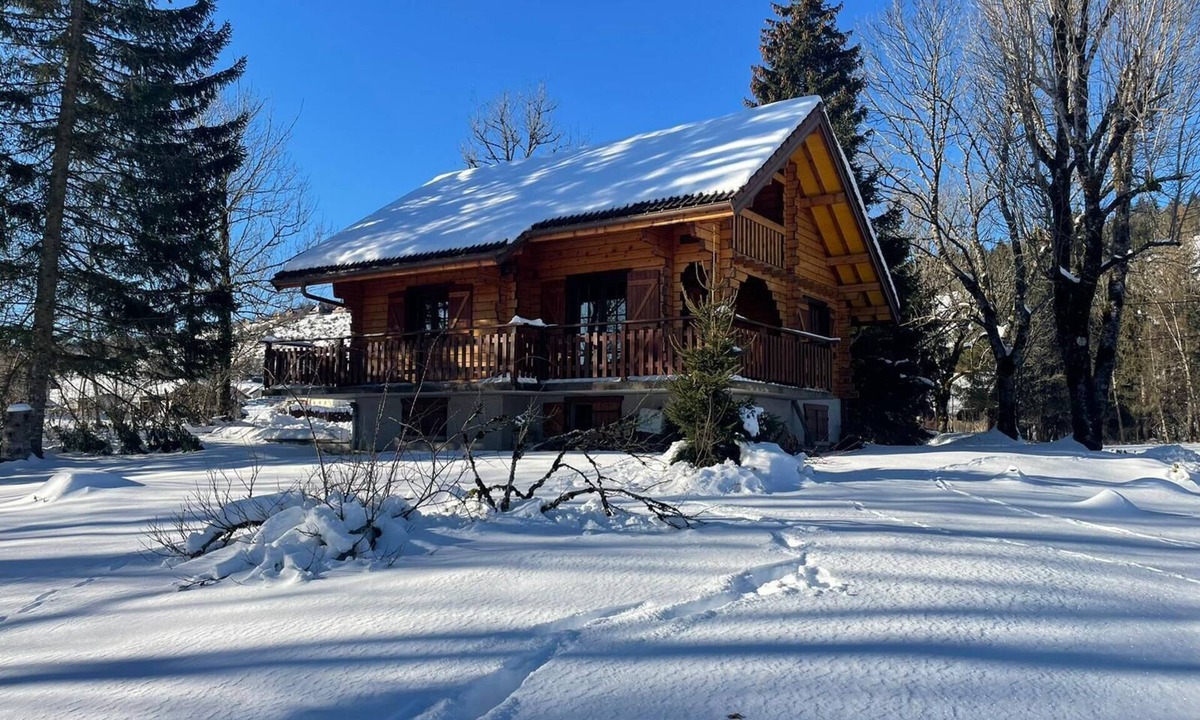 Foncine-le-Haut Ski Chalet | Chalet in the mountains of