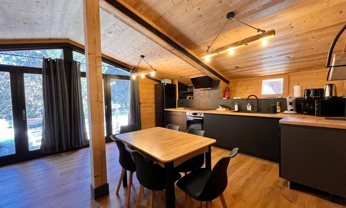 Pyrenees 2000 Ski Chalet | Chalet L'épicéa: Cozy Under the Pine Trees A 5-minute walk from the slopes and shops