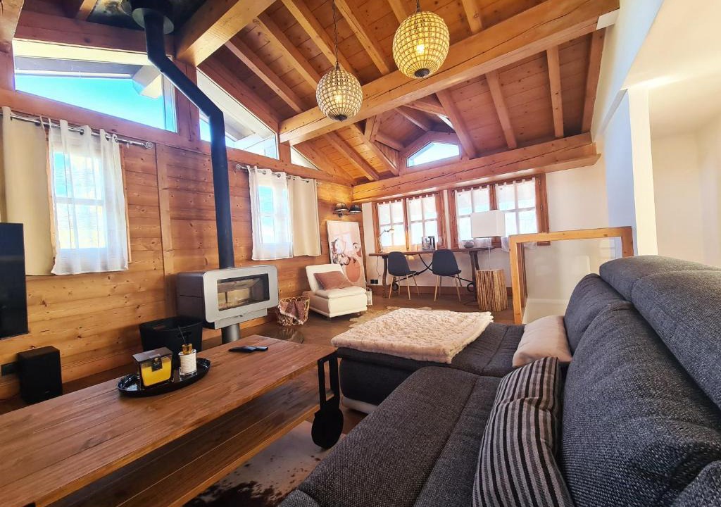Courchevel Ski Chalet | CHALET LA LOUVE, Courchevel 1650- 15 personnes Jacuzzi et Hammam Pistes 70 m,commerces 50m