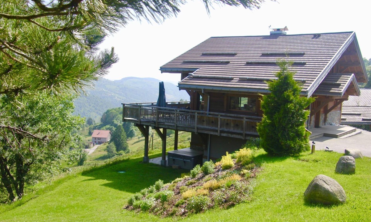La Bresse Ski Chalet | Chalet "Le Paradis Blanc" offering peace and quiet, sauna and jacuzzi with breathtaking views.