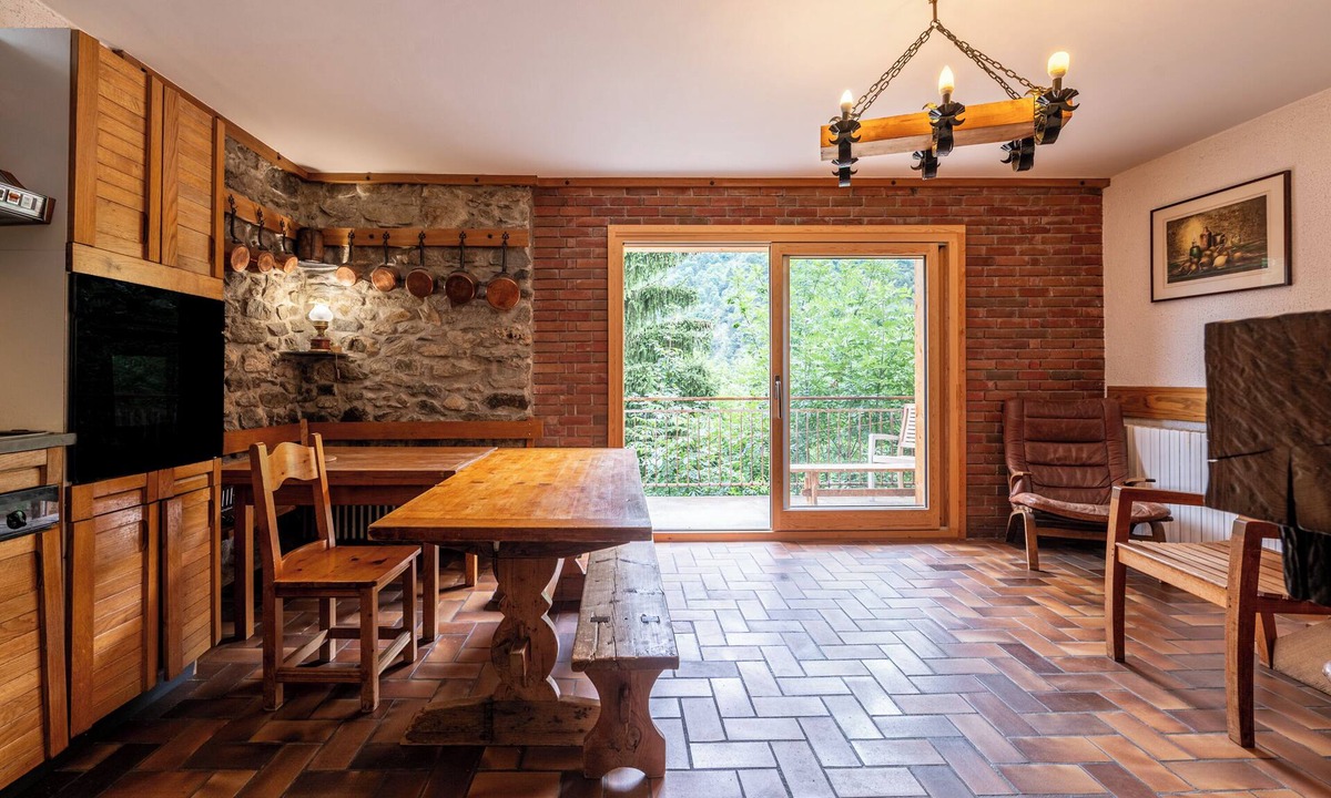 Celliers Ski Chalet | Chalet 'Maison Du Cloz' with Mountain View and Balcony