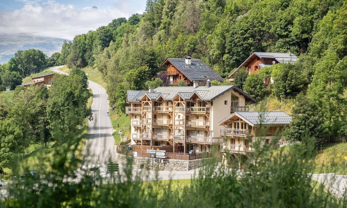 Nancroit Ski Chalet | Chalet over 2 floors with mountain views