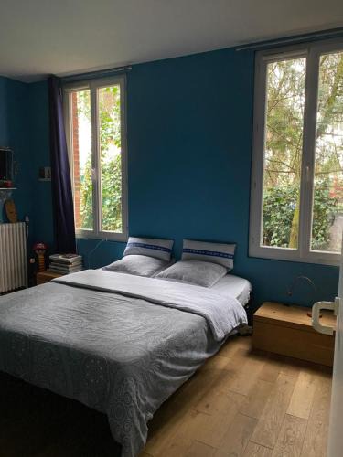 Orly Bed & Breakfast | Chambre chez l'habitant dans grande maison Arborée