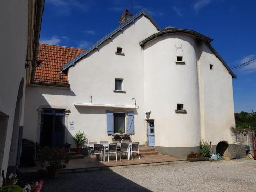 Choye Bed & Breakfast | Chambre cosy dans maison historique avec parc et accueil chevaux - FR-1-583-256