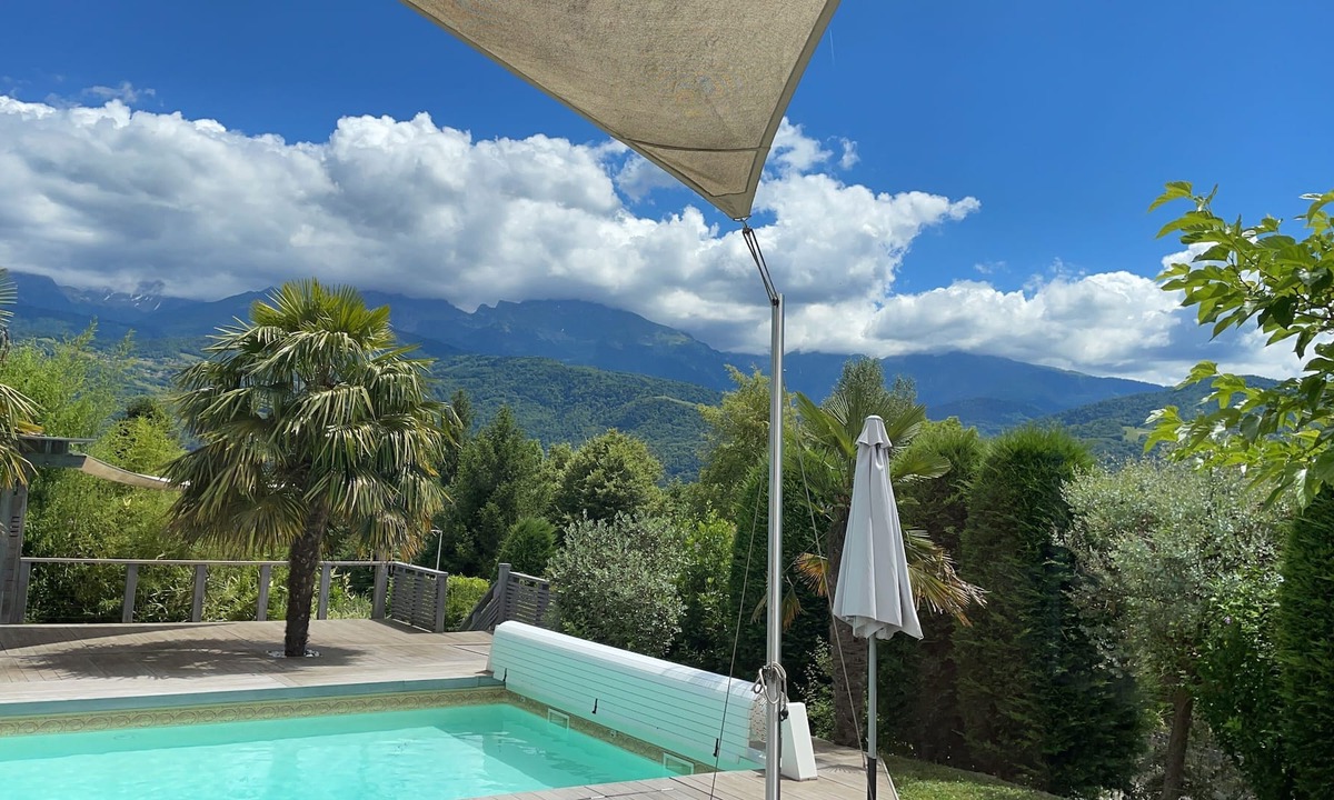 Montbonnot-Saint-Martin Bed & Breakfast | Chambre 2 Personnes Dans Maison Avec Piscine