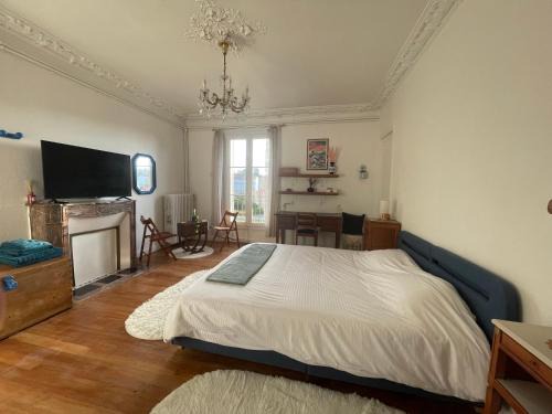 Contrexeville House | Chambre paisible face aux thermes-ch1- Check après 16h30
