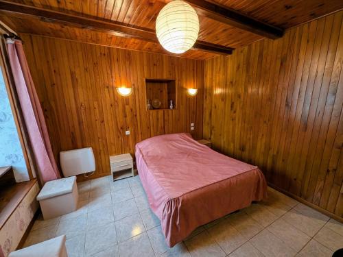Melin Bed & Breakfast | Chambre Rose cosy avec kitchenette et terrasse - FR-1-583-295
