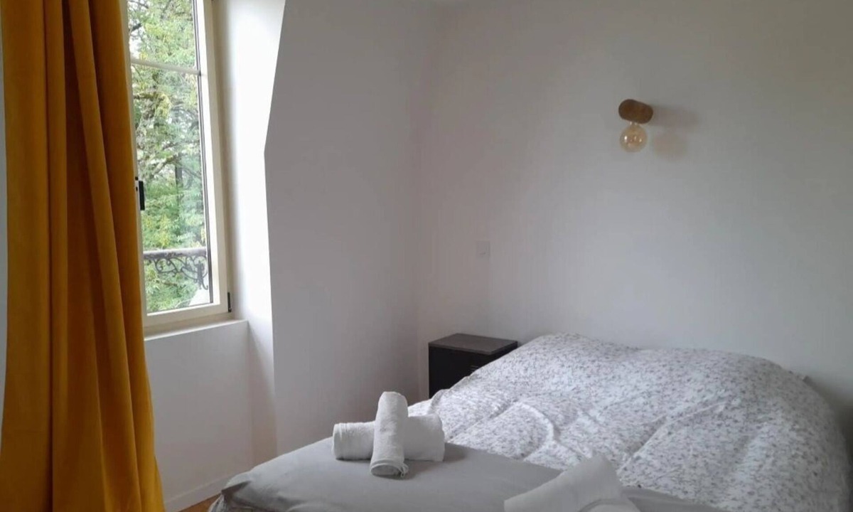 Mont-sous-Vaudrey Apartment | Chambre Vanille - Cocooning at Château Grévy