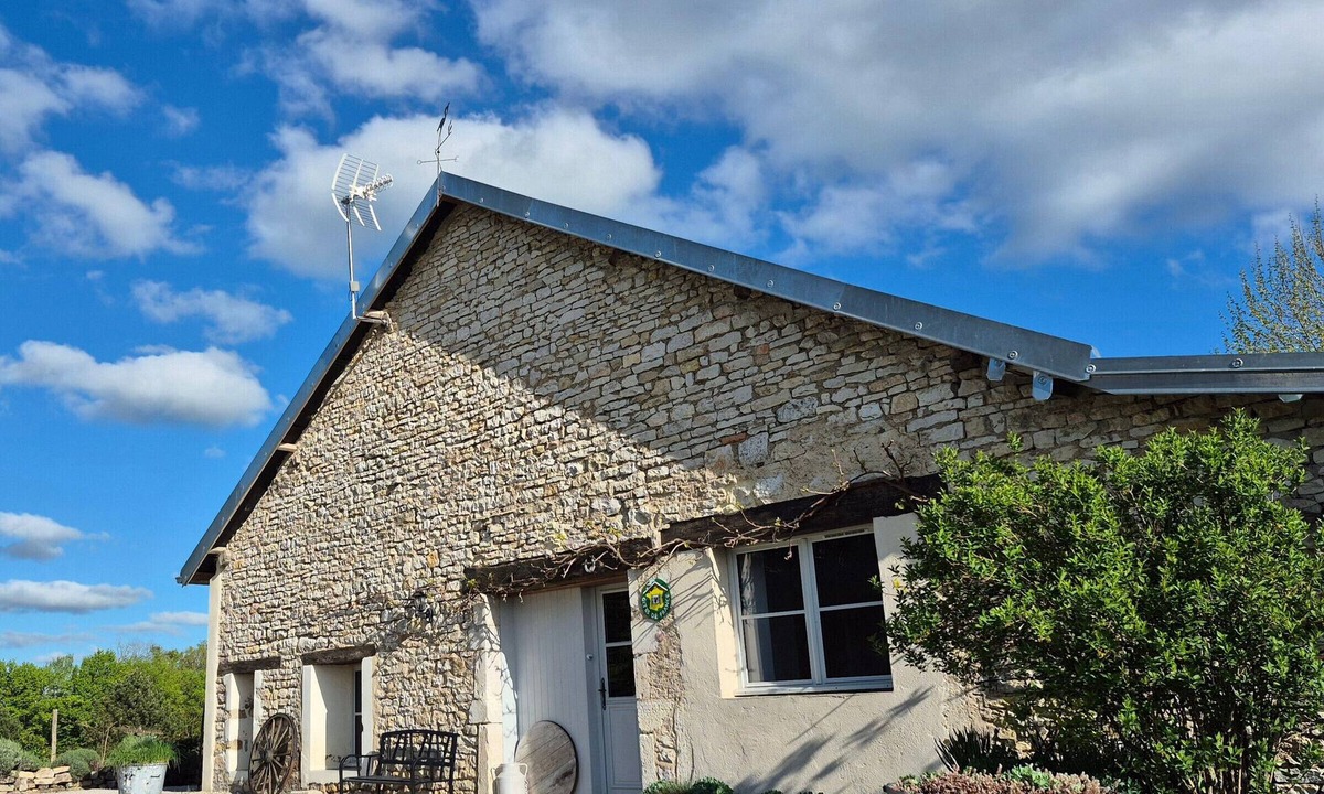 Gy Cottage | Character house in Gy with parking and Wifi