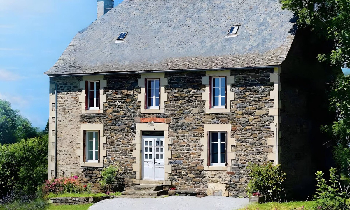 Trizac House | Character House in the Heart of the Cantal Mountains