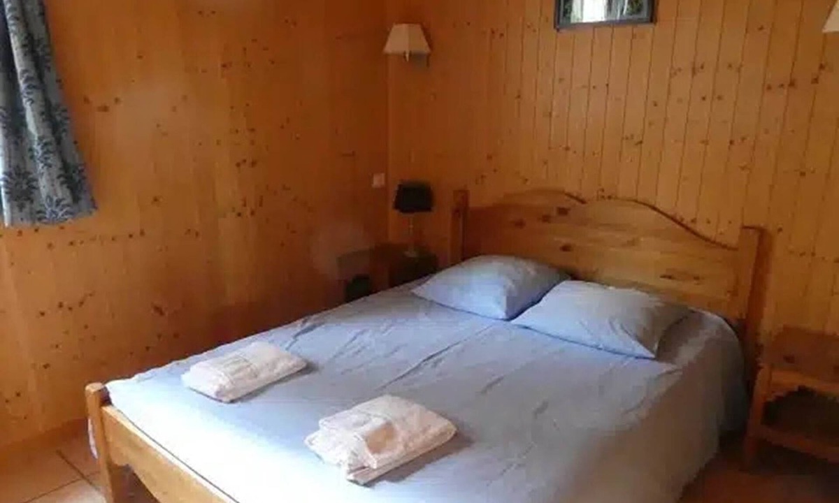 Chapelle-des-Bois Ski Chalet | Chardon bleu Furnished vacation cottage with indoor sauna